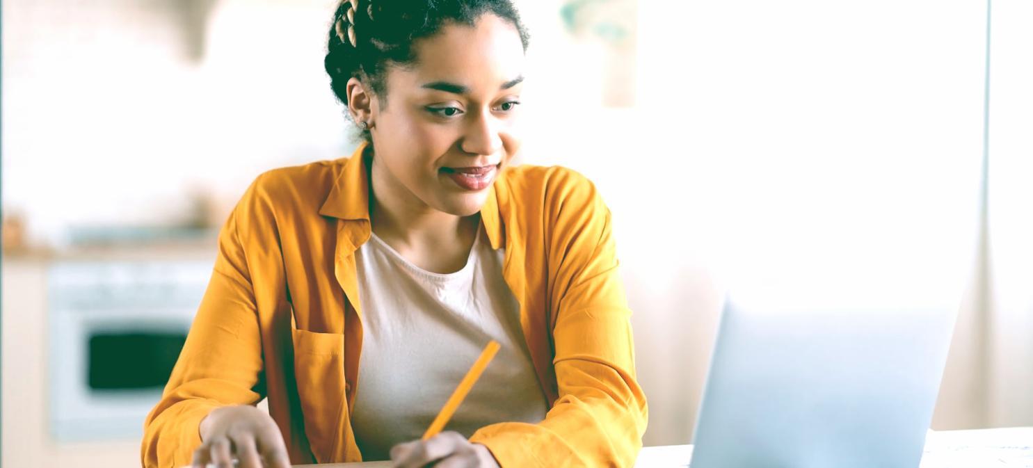 Преподавательская команда Mindcorex Block в процессе обсуждения программы