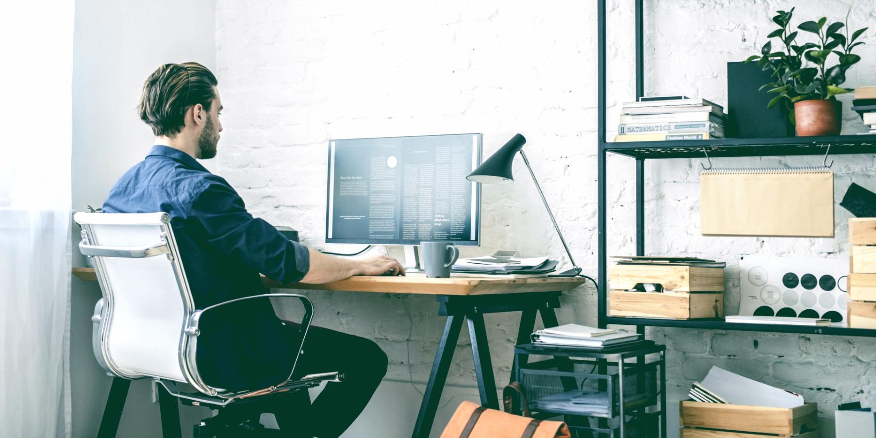 Преподаватель платформы Mindcorex Block за работой